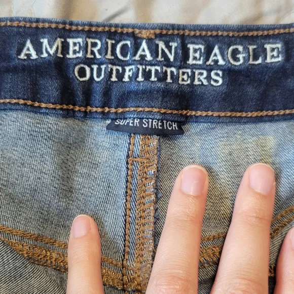 AEO Super Hi-rise Shortie. Dark Wash (size 6) - Picture 2 of 4